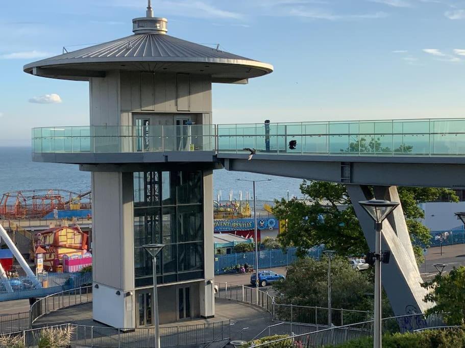 Nero View, Southend City High Street Exterior photo