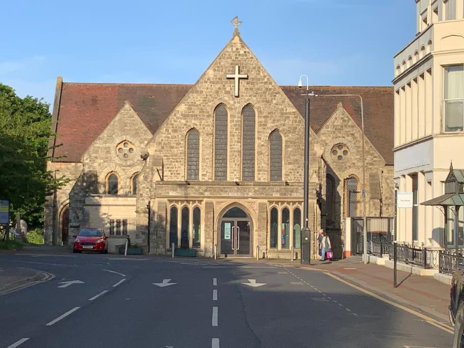 Nero View, Southend City High Street Exterior photo